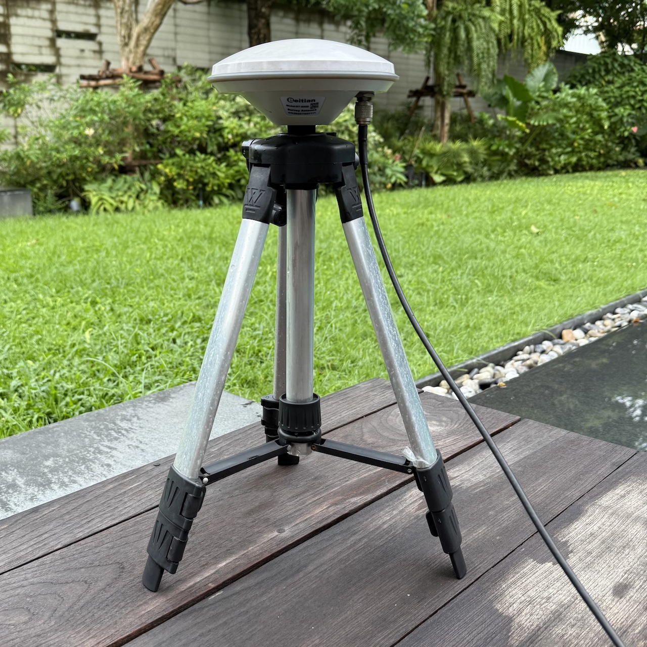 Beitian antenna on tripod
